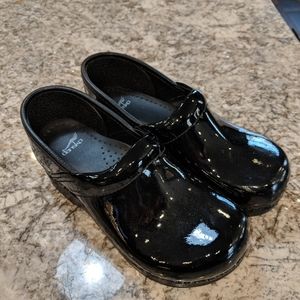 Girls brand new Dansko size 31 (1.5)